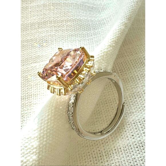Gorgeous super light pink sparkly cubic zirconia elongated cushion cut adjustabl - Picture 3 of 12